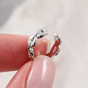 Close-up of S925 sterling silver chain ring on finger showing authentic 925 hallmark