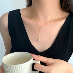 Elegant s925 silver Y-shaped tassel necklace with four white pearls on gold chain
