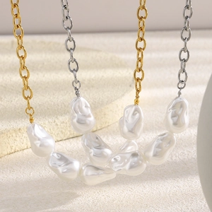 Minimalist 18K gold plated stainless steel O-chain necklace with Baroque pearls