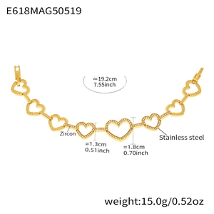 Detail showing the dimensions and weight of the gold heart chain bracelet with zircon stones
