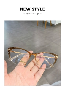 Detail of cat-eye eyewear showing brown TR90 and gold metal frame with 54-18-140 size specs
