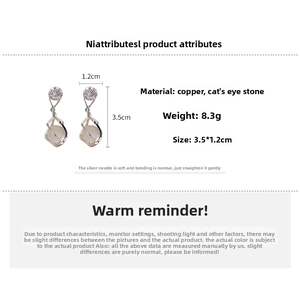 Vue détaillée des boucles d'oreilles goutte avec pierres oeil de chat 3,5x1,2cm