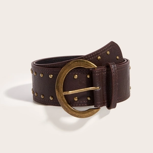 Ceinture punk en cuir marron foncé avec double rangée de clous dorés et boucle laiton
