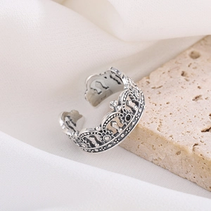 Vintage 925 sterling silver open crown ring with intricate floral design and dark gems