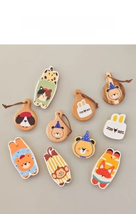 Collection d'aimants de réfrigérateur en bois avec d'adorables motifs de chien et d'ours