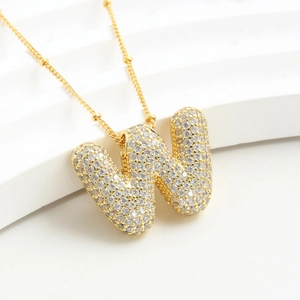Collana placcata oro con ciondolo lettera W e micro-intarsio di zirconi cubici