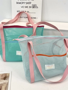Minimalist mesh beach tote bags in blue and green with pink handles for summer travel