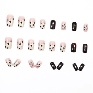 Faux ongles courts carrés avec motifs vache et étoiles en noir et rose, lot de 24