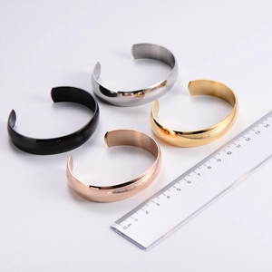 Size comparison showing four colorful Mobius bangles next to a metric ruler