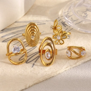 Bagues spirales en acier inoxydable plaqué or 18 carats avec fleurs en zircon pour femme