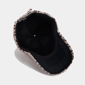 Casquette de baseball léopard tendance pour femme avec texture en fausse fourrure et doublure
