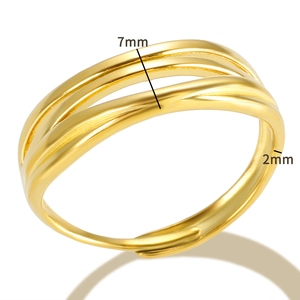 Detail view of gold V-shaped ring showing 7mm width and 2mm thickness dimensions