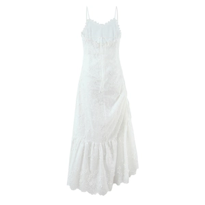 Robe longue bohème blanche avec broderie florale et dos nu à lacets féminin