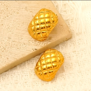 Stud Earrings 18K Gold Plated 304 Stainless Steel Quilted Geometric Design Fashionable Elegant For Women
