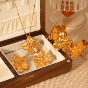 18K gold textured five-petal flower jewelry set including necklace earrings and bracelet