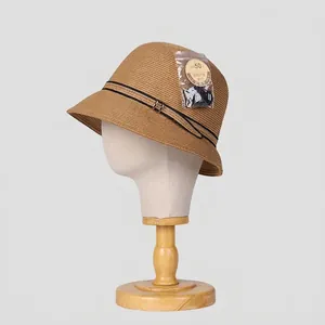 Sombrero de paja con protección UPF 50+, banda negra y hebilla metalizada