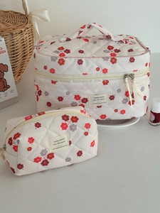 Gesteppte Blumen-Kosmetiktaschen aus Cord in zwei Größen mit rotem Blumenmuster und Griff