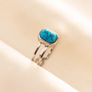 Detail of a 304 stainless steel ring with turquoise stone and triple-layered band