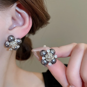 Boucles d'oreilles vintage en forme de fleur avec perles grises et zircons pour femmes