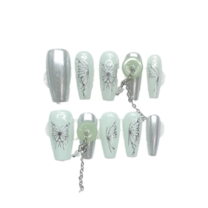 Unghie finte stile cinese con farfalla specchio liquido e catene in metallo