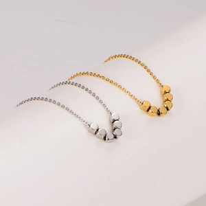 Collier minimaliste en acier inoxydable avec perles carrées en or et argent