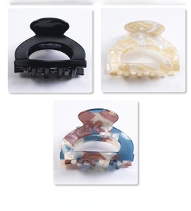 Détails de pinces à cheveux en PVC de 5 cm en noir, beige et motif marbre bleu