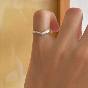 Minimalist 925 sterling silver wavy ring with high-polished surface for women