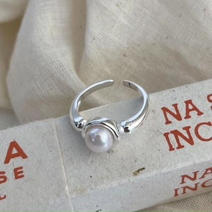 Minimalist 925 sterling silver open ring with a single white pearl on a stylish gift box