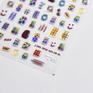 Detailopname van 5D jelly nagelstickers met schattige 3D-hartjes en katten in reliëf