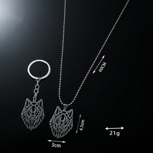 Silver wolf head pendant set showing 60cm chain length and 4.5cm pendant height details