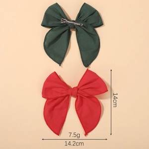 Dettaglio fiocco scozzese rosso con dimensioni 14cm x 14,2cm e peso di 7,5g
