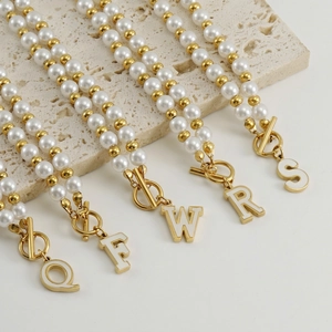 Collier Lettre Initiale Acier Inoxydable Plaqué Or 18K Künstliche Perles De Culture Clavicule Avec Fermoir À Bascule Pour Femme