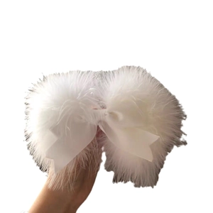 Elegante fermaglio per capelli in piume bianche con fiocco per acconciature fatate