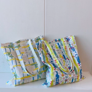 Lot de deux sacs fourre-tout en toile florale à rayures pour un look d'été frais et décontracté