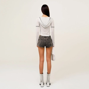 Set pantaloncini cargo grigi stile retrò e top in maglia con cappuccio da donna