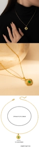 Détails d'un collier vintage doré avec un pendentif en relief et pierre verte