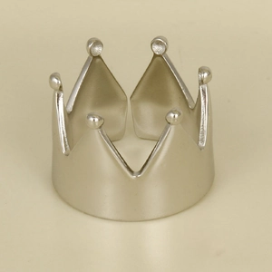Detailed view of silver crown ring made of 304 stainless steel with open adjustable band