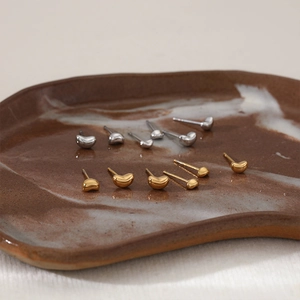 Ensemble de trois paires de boucles d'oreilles minimalistes en acier inoxydable doré et argent