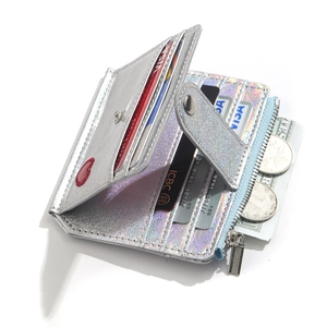 Porte-cartes en PU argenté avec broderie cœur, fentes pour cartes et poche zippée pratique