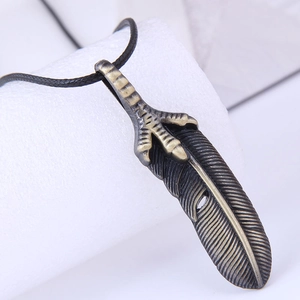 Collana con ciondolo a dente di lupo e artiglio d'aquila retrò con cordino nero unisex