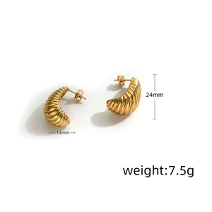 Detail showing dimensions of golden twist earrings with weight of 7.5g and height of 24mm