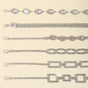 Catena da vita argentata con strass e motivi geometrici rettangolari per abbigliamento da mare