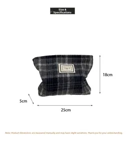 Checkered wool makeup bag dimensions 25x18x5 cm with black and white grid texture