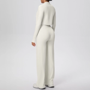 Ensemble de yoga blanc cassé avec pantalon large et veste courte à fermeture éclair
