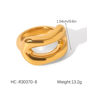 Polished wave-shaped gold ring detail showing 1.54cm width and 13.2g weight measurement