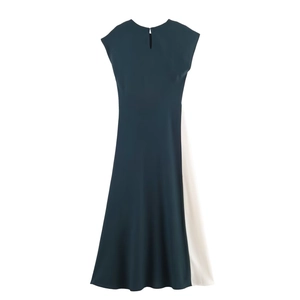 Elegante abito midi senza maniche color teal con dettaglio patchwork bianco asimmetrico di stile