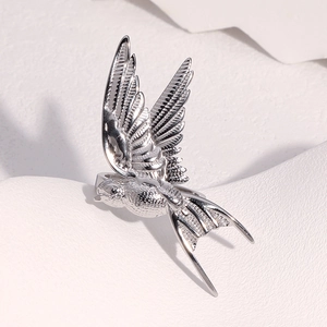 Bague ouverte minimaliste en acier inoxydable argenté avec motif d'oiseau hirondelle