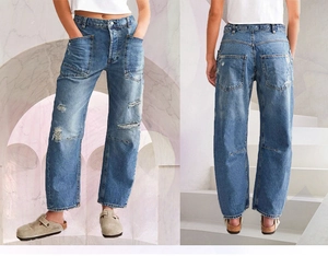 Vue détaillée du jean en denim bleu vintage à coupe droite avec genoux déchirés et usés