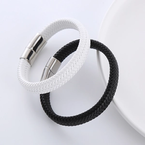 Bracciali classici in pelle intrecciata nera e bianca con chiusura in acciaio inossidabile