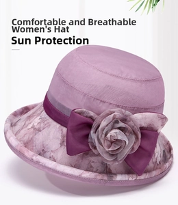Détail d'un chapeau de soleil violet respirant avec haut en maille et ruban de dentelle